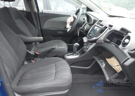 2017 Chevrolet Sonic Lt Auto z USA, uszkodzony, nr VIN 1G1JD5SHXH4107546